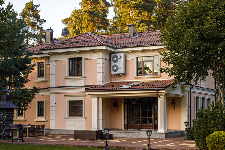 задний фасад загородного дома