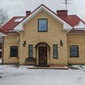 Фото к отзыву: фасад дома с декором